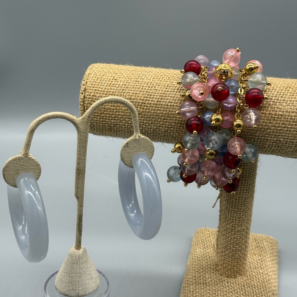 VINTAGE SET OF HOOP EARRINGS AND BRACELET